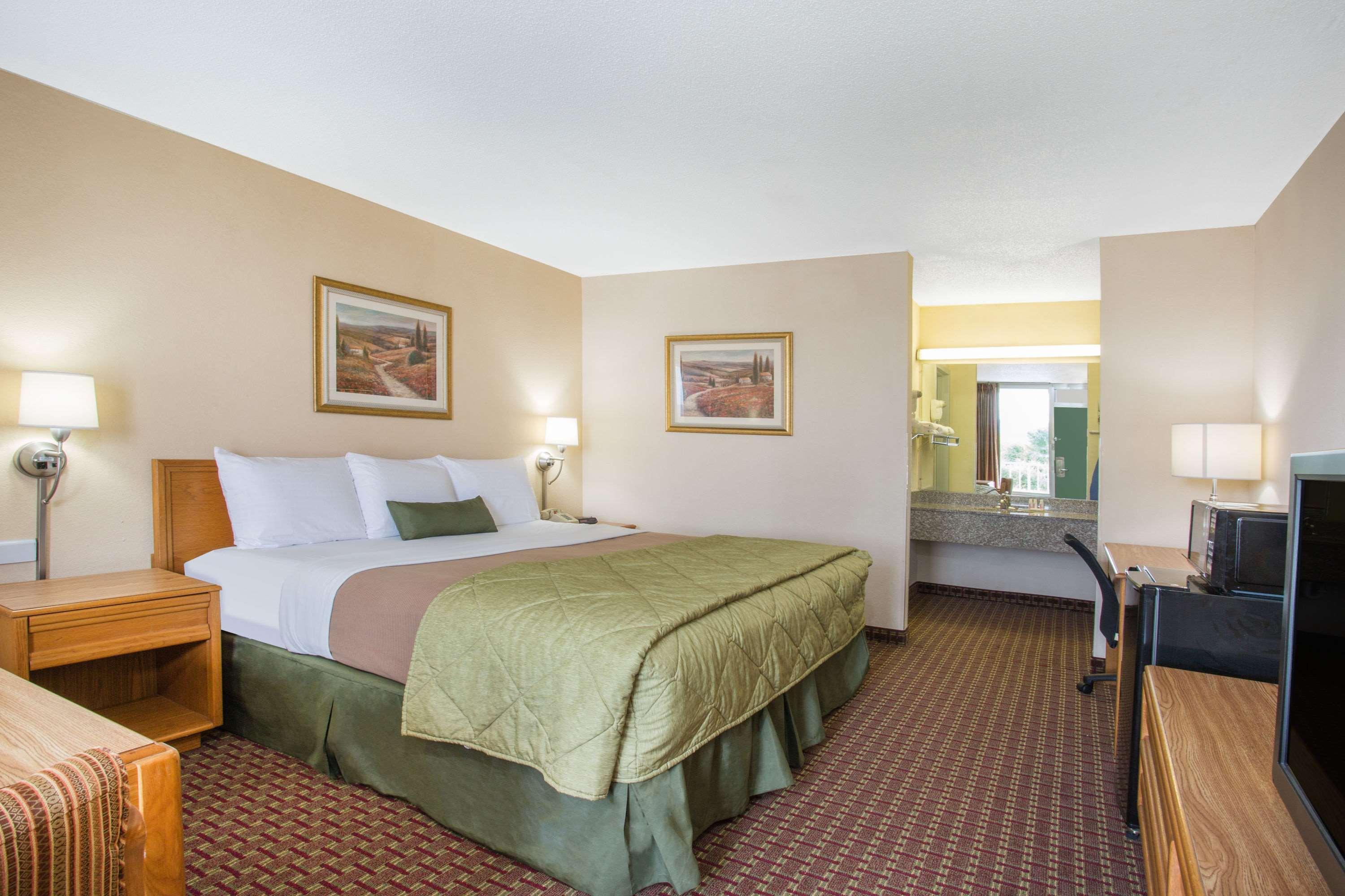 Ramada By Wyndham Wytheville Exterior foto