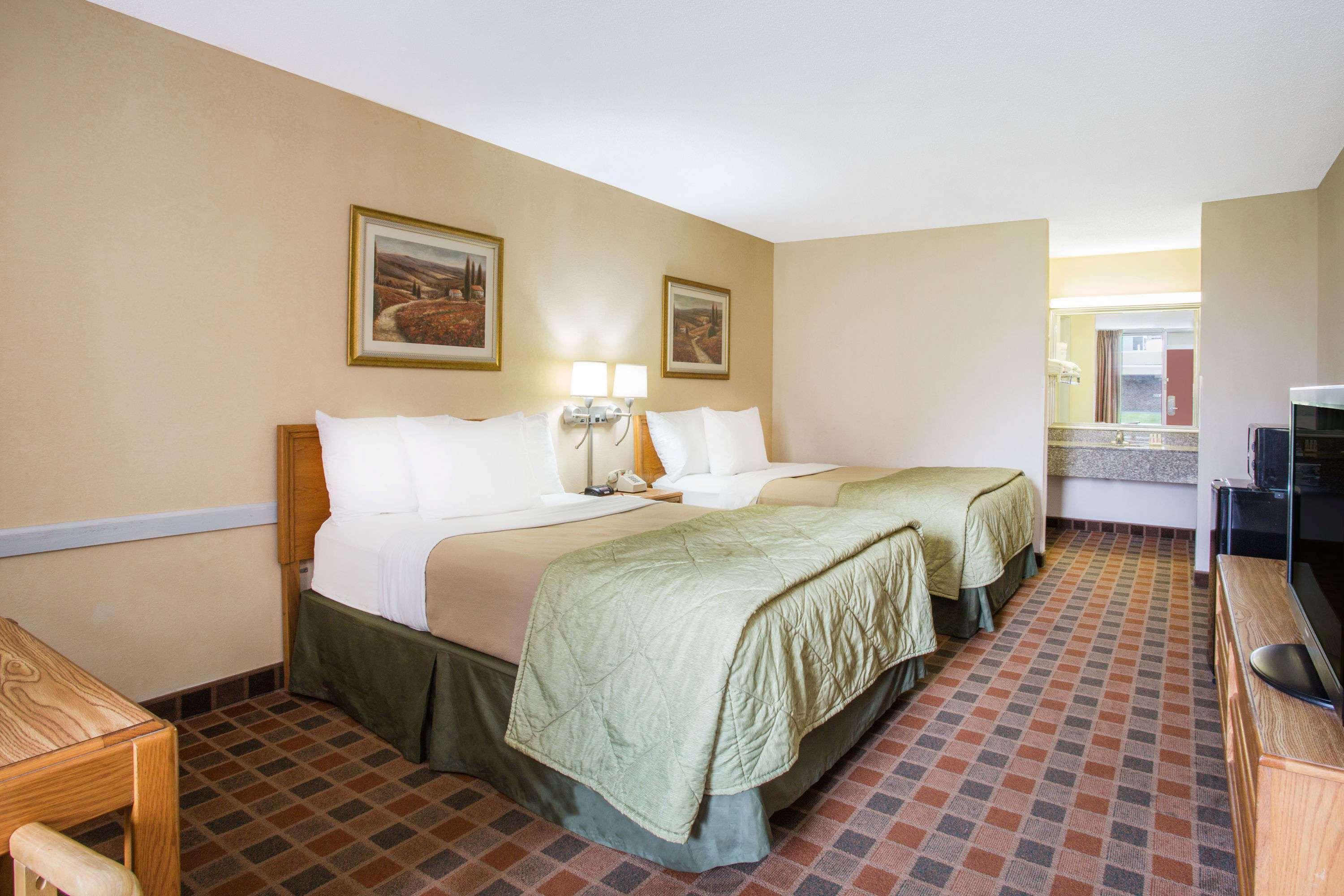 Ramada By Wyndham Wytheville Exterior foto