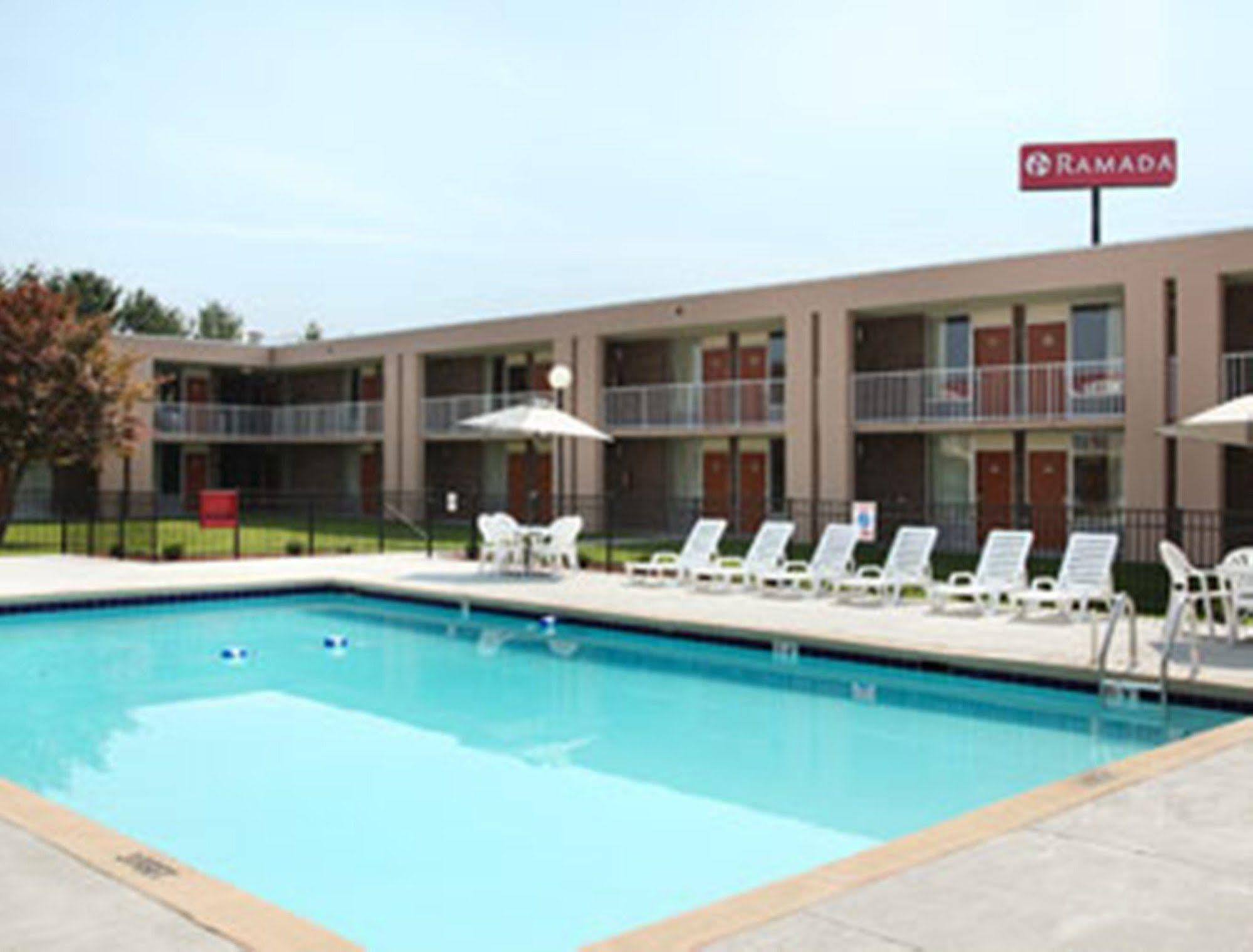 Ramada By Wyndham Wytheville Exterior foto